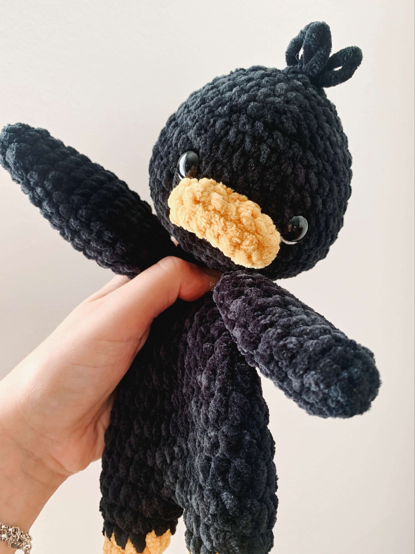 Snuggler Papera, peluche amigurumi morbido e dolce, ideale come compagno di coccole e nanna.